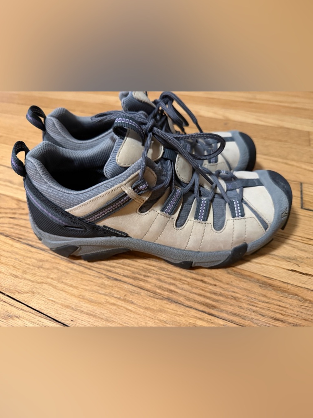 Keen Women’s Size 9 Hiking Shoes - Picture 6 of 7